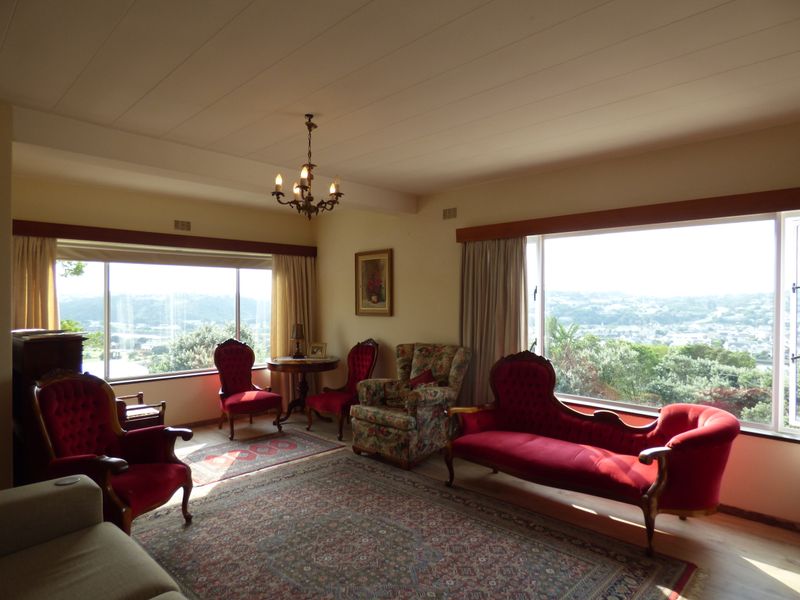 Spacious Corner Townhouse with Stunning Kowie River, Harbour & Sea Views - Photo 5