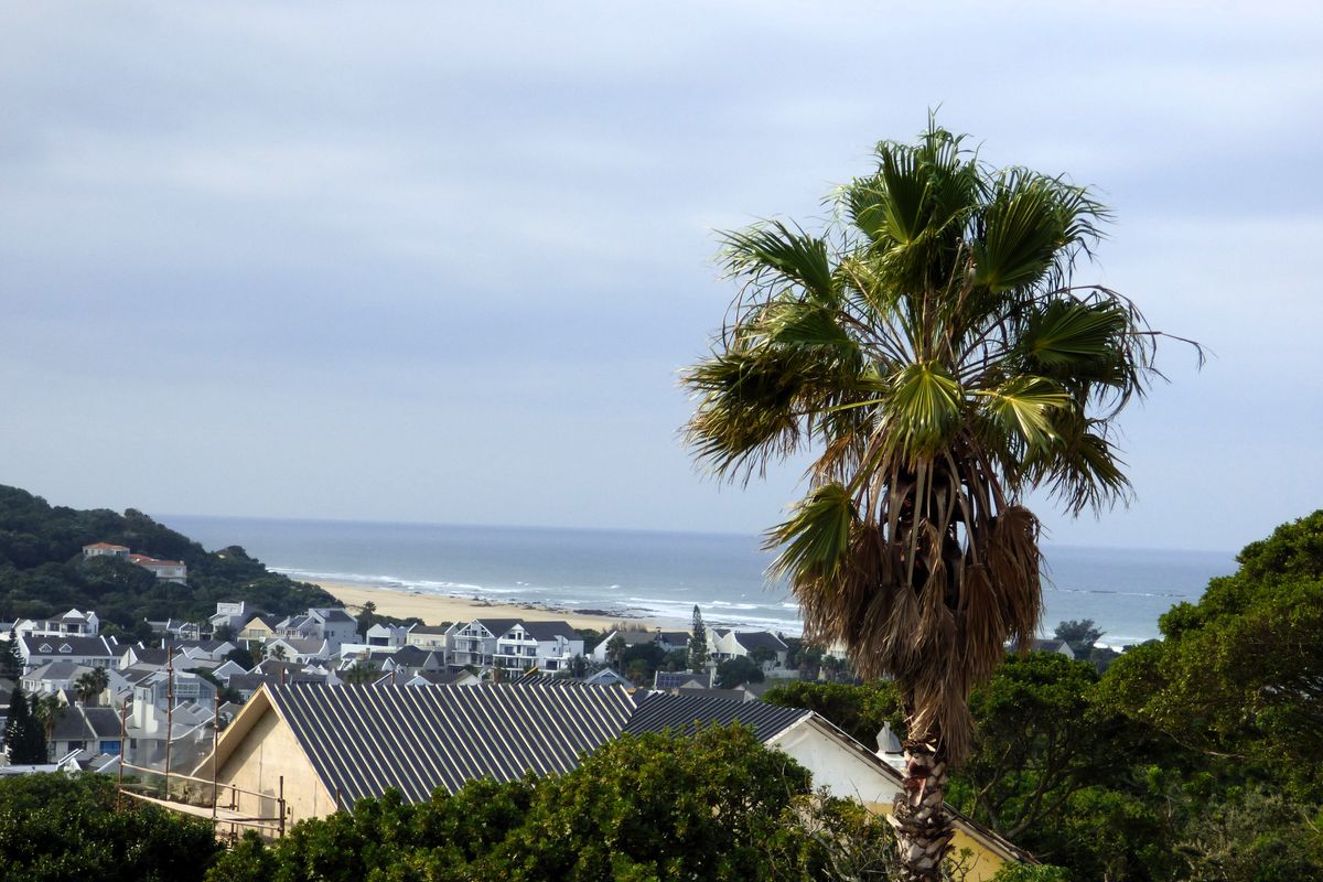 Spacious Corner Townhouse with Stunning Kowie River, Harbour & Sea Views - Photo 2
