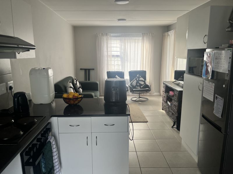 Cosy 2 bedroom apartment in Fairview - Photo 2