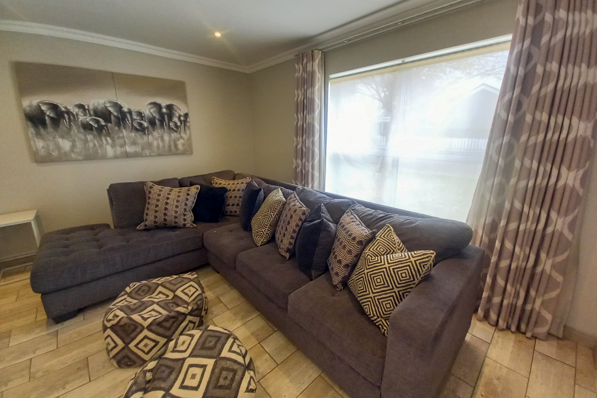 Lakeside Living, Endless Memories, Complete Tranquility - Photo 4