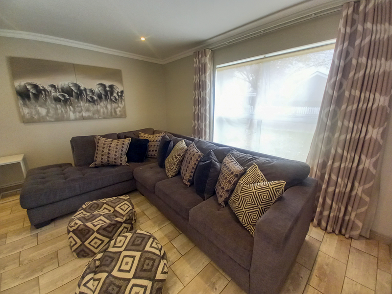 Lakeside Living, Endless Memories, Complete Tranquility - Photo 4