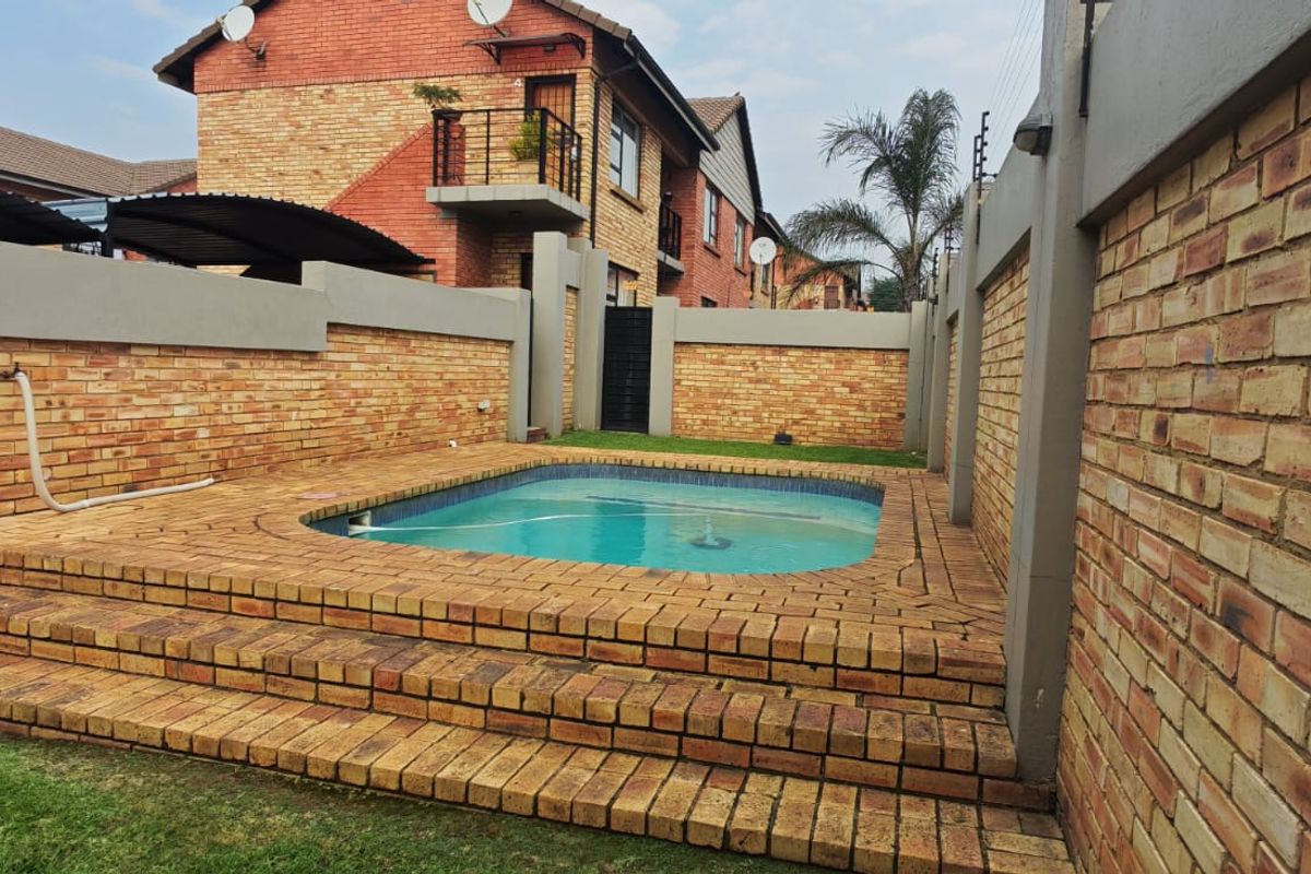 Lock-Up-and-Go Living in Prestigious Meyersdal - Photo 2