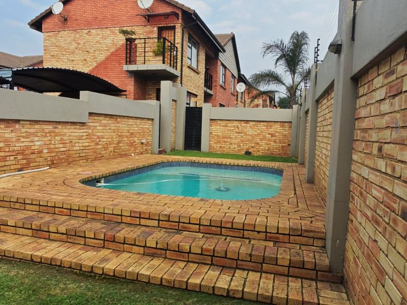 Lock-Up-and-Go Living in Prestigious Meyersdal - Photo 2