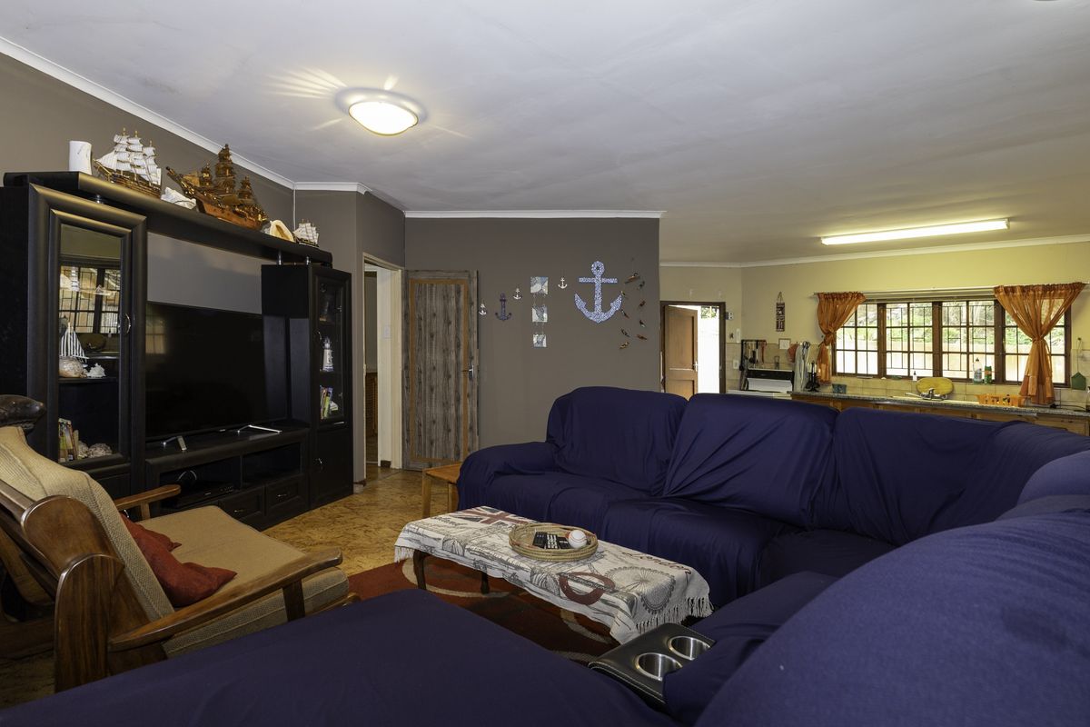 Spacious Family Home with Sea Views in Sought After Forest Downs - Photo 5