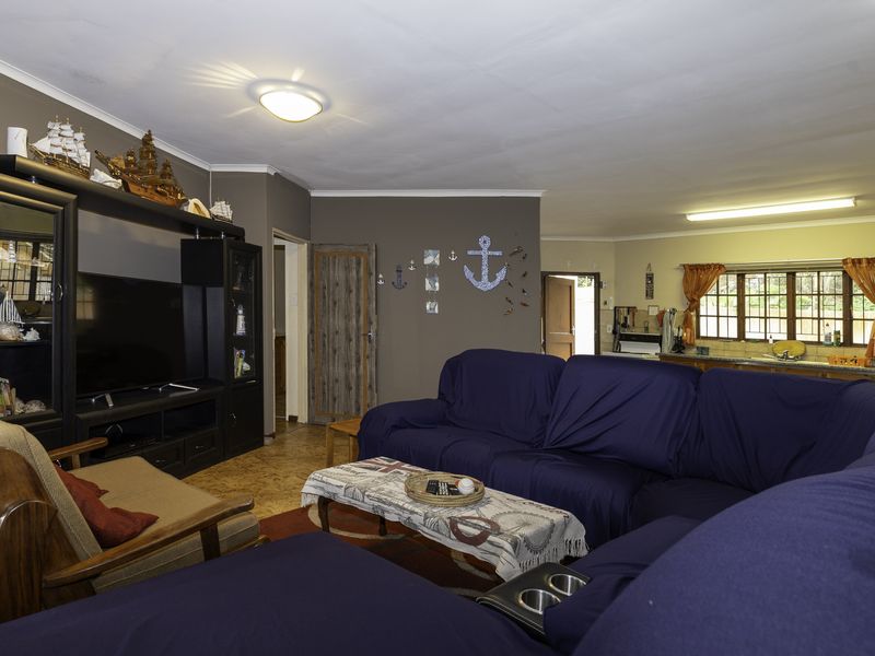 Spacious Family Home with Sea Views in Sought After Forest Downs - Photo 4