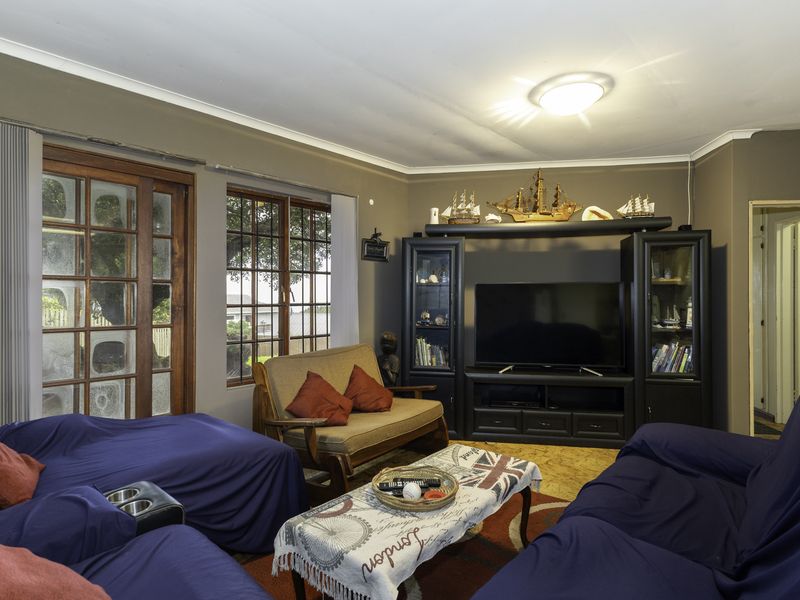 Spacious Family Home with Sea Views in Sought After Forest Downs - Photo 5