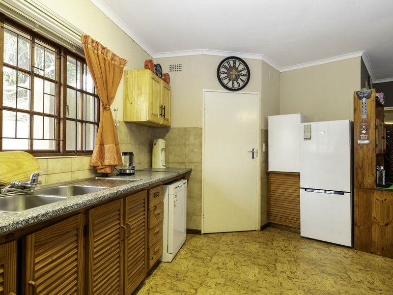 Spacious Family Home with Sea Views in Sought After Forest Downs - Photo 10