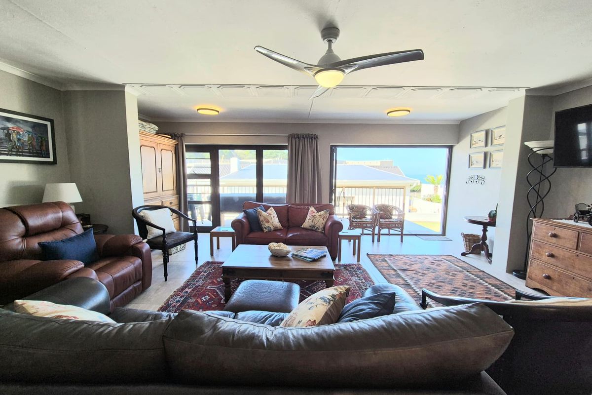 3 Bedroom coastal home situated in Cintsa West - Photo 3