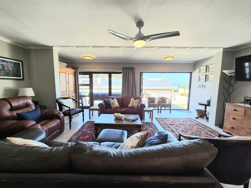 3 Bedroom coastal home situated in Cintsa West - Photo 3