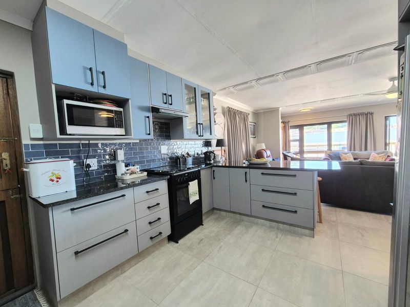 3 Bedroom coastal home situated in Cintsa West - Photo 10