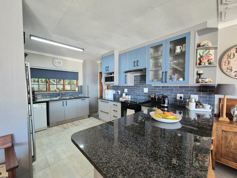 3 Bedroom coastal home situated in Cintsa West - Photo 9