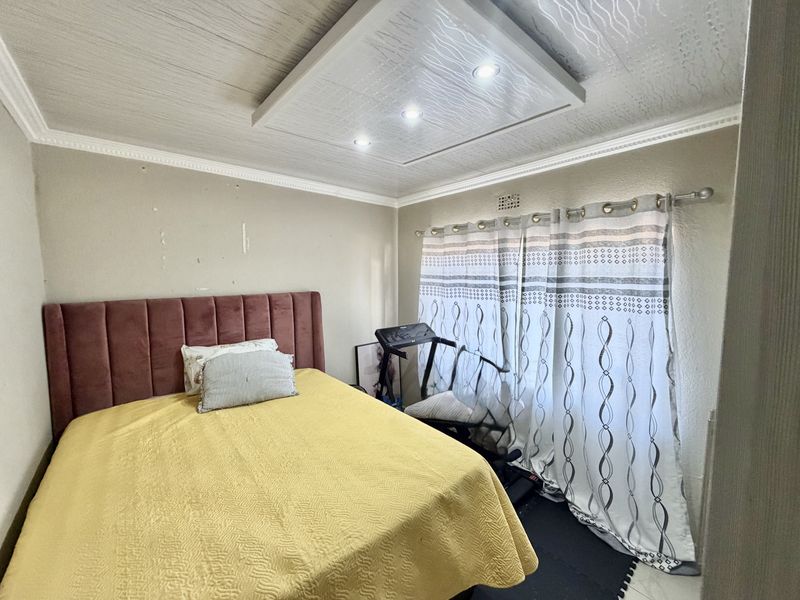 Spacious 3 Bedroom Family Home , for sale in Louis Trichardt - Photo 9