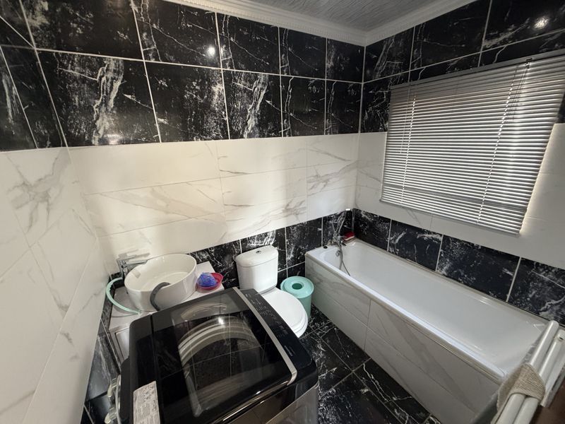 Spacious 3 Bedroom Family Home , for sale in Louis Trichardt - Photo 8