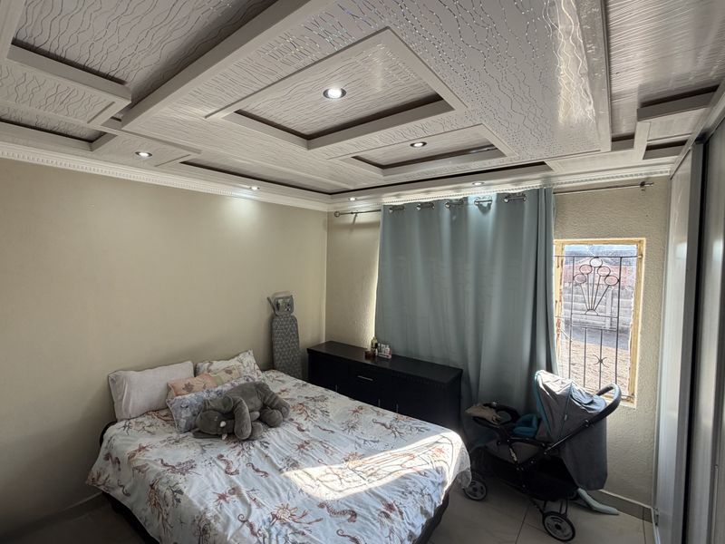 Spacious 3 Bedroom Family Home , for sale in Louis Trichardt - Photo 6