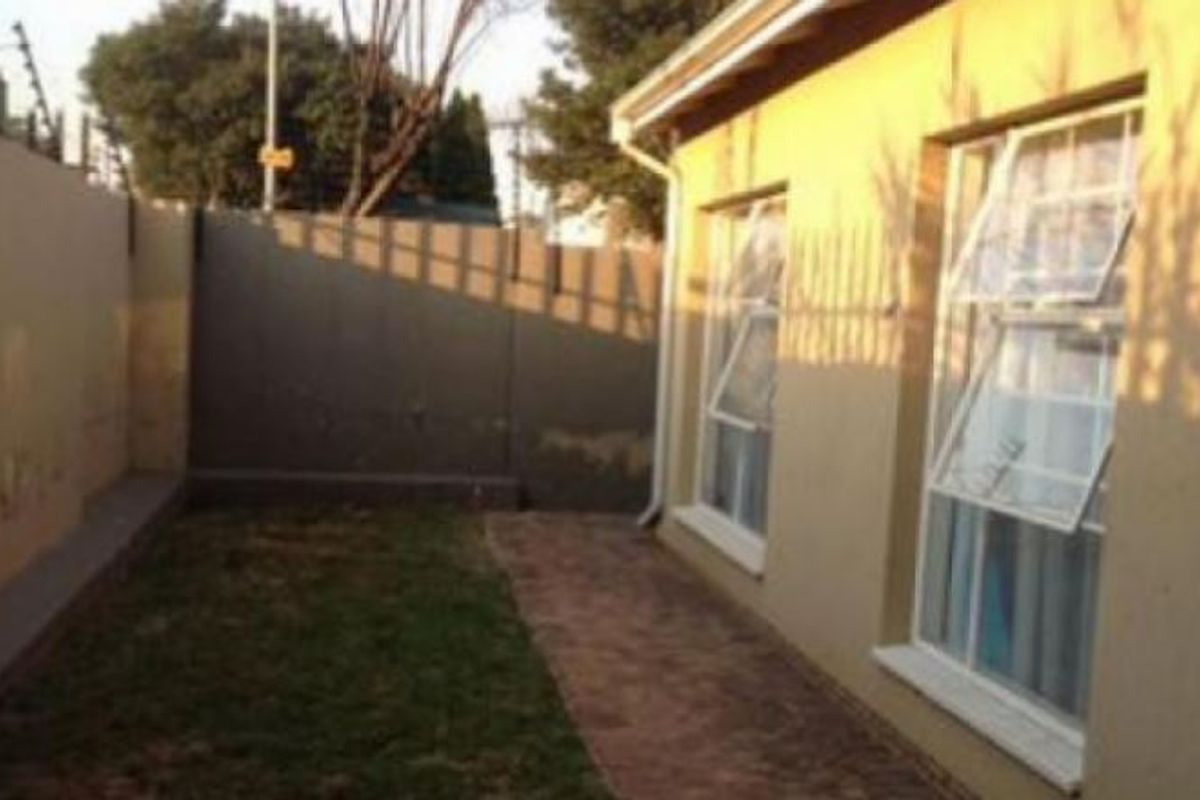 Pre-Hammer SALE– SECURE this property before auction - 3 Bedroom Sectional Title in Elsburg - Photo 3