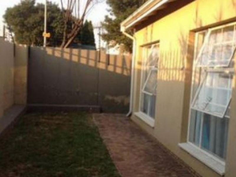 Pre-Hammer SALE– SECURE this property before auction - 3 Bedroom Sectional Title in Elsburg - Photo 3
