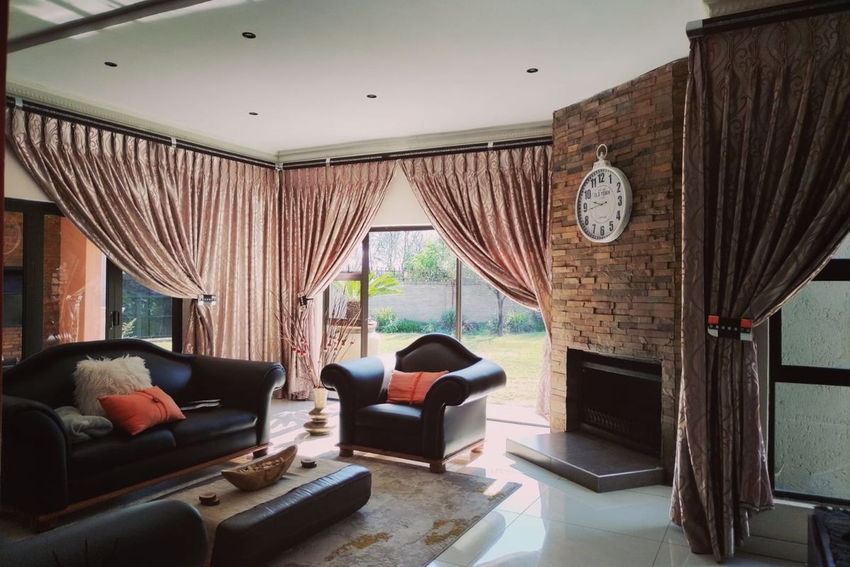 Luxurious Modern Family Home in a Prestigious and Peaceful Location - Photo 3