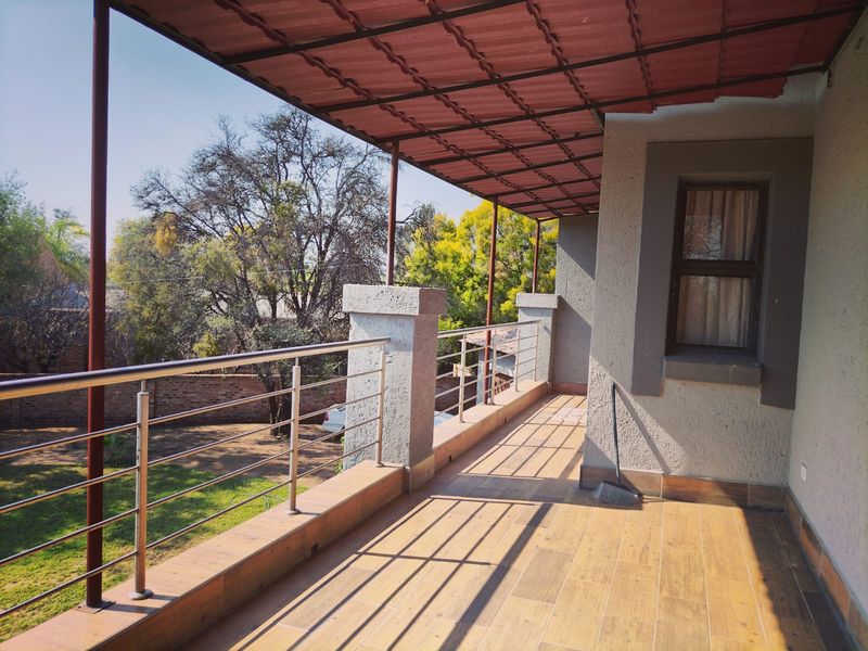 Luxurious Modern Family Home in a Prestigious and Peaceful Location - Photo 2