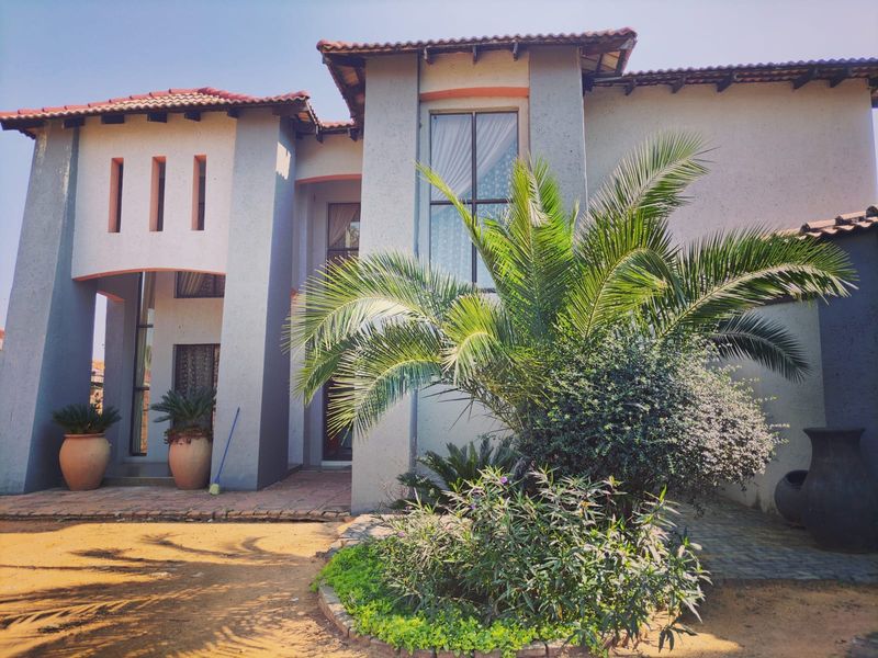 Luxurious Modern Family Home in a Prestigious and Peaceful Location - Photo 1
