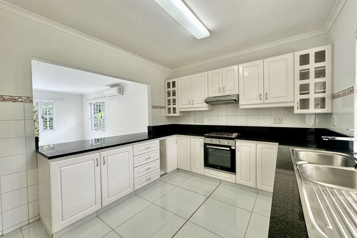 3 Bedroom Townhouse To Rent in Seaward Estates - Photo 3