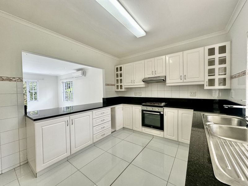 3 Bedroom Townhouse To Rent in Seaward Estates - Photo 3