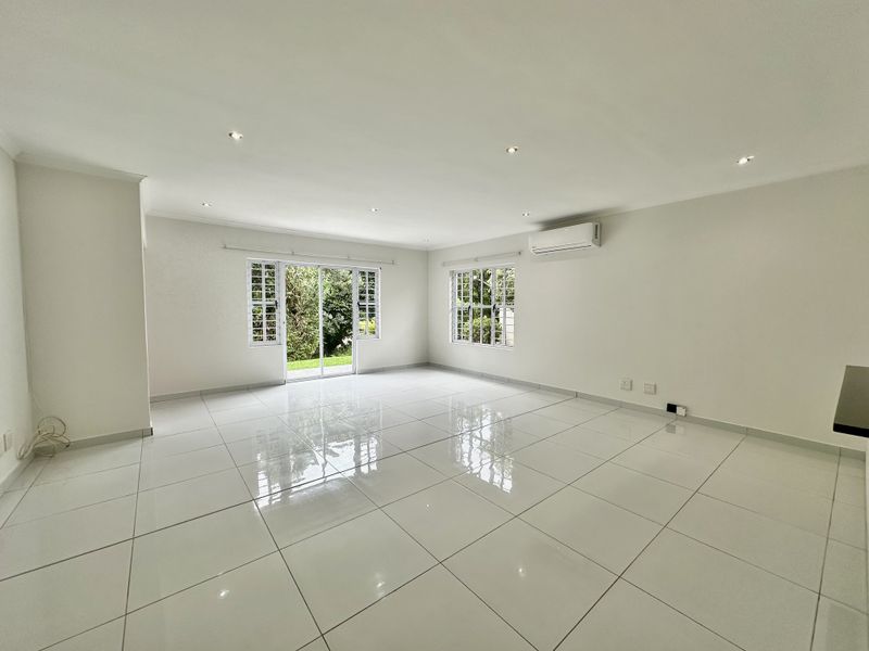 3 Bedroom Townhouse To Rent in Seaward Estates - Photo 5