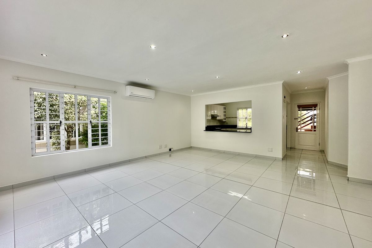 3 Bedroom Townhouse To Rent in Seaward Estates - Photo 4