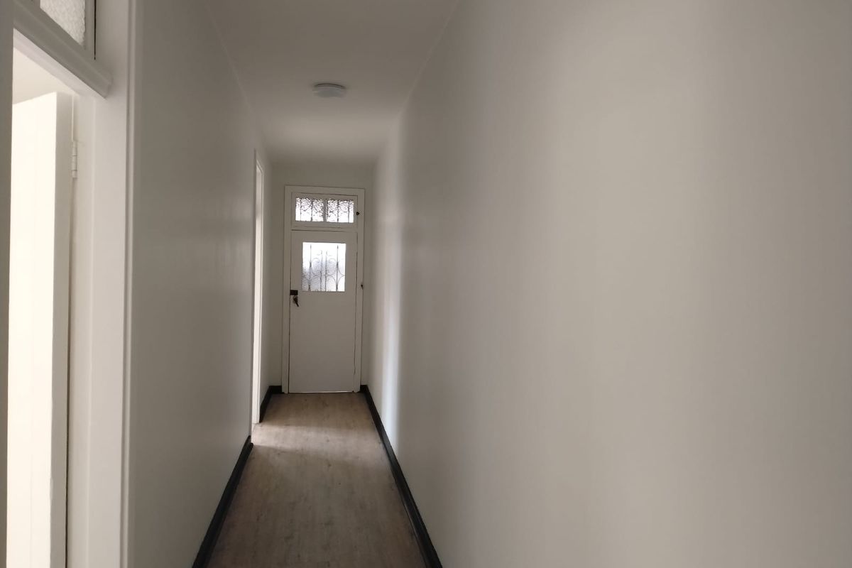 Newly renovated 1.5 bedroom now availablel in Glenwood - Photo 5