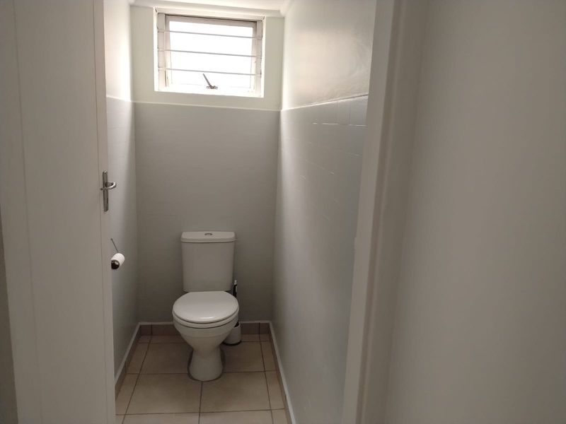 Newly renovated 1.5 bedroom now availablel in Glenwood - Photo 8