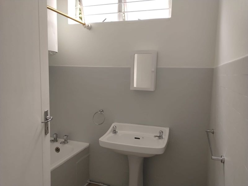 Newly renovated 1.5 bedroom now availablel in Glenwood - Photo 7