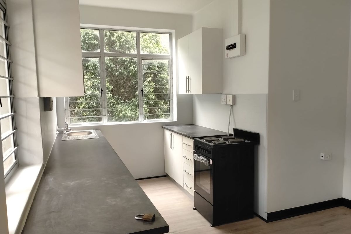Newly renovated 1.5 bedroom now availablel in Glenwood - Photo 2