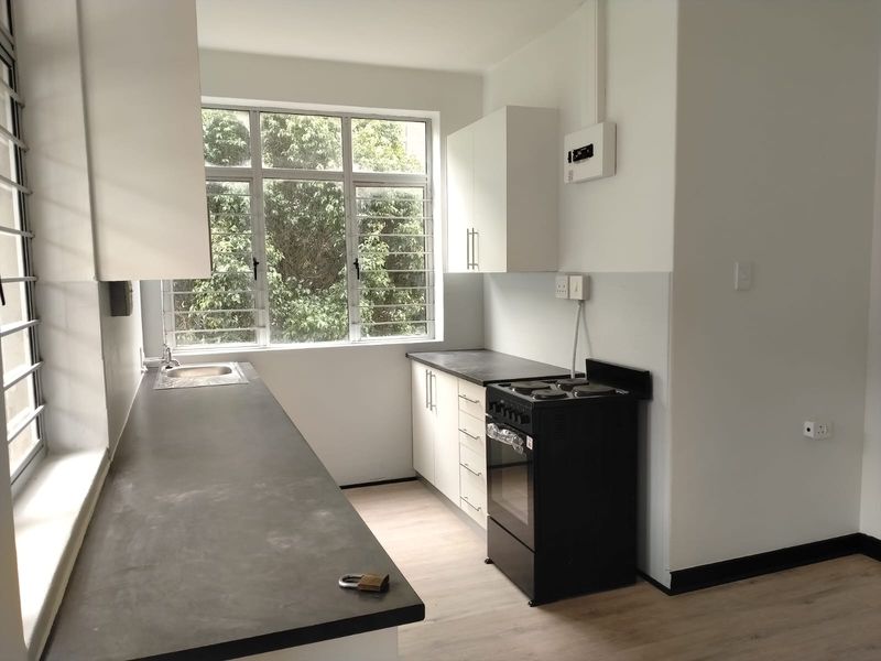 Newly renovated 1.5 bedroom now availablel in Glenwood - Photo 2