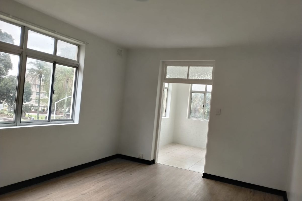 Newly renovated 1.5 bedroom now availablel in Glenwood - Photo 3
