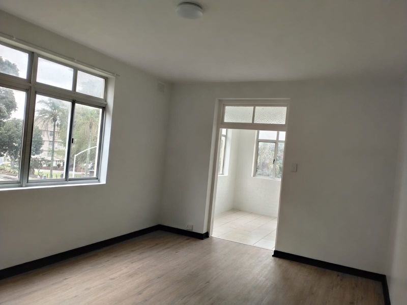 Newly renovated 1.5 bedroom now availablel in Glenwood - Photo 3