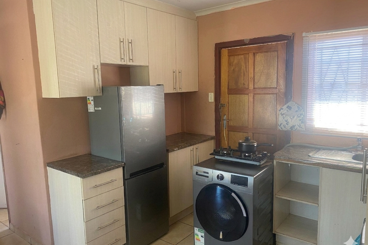 Calling All First Time Buyers And Property Investors ! - Photo 4