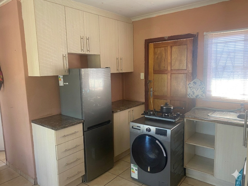 Calling All First Time Buyers And Property Investors ! - Photo 4