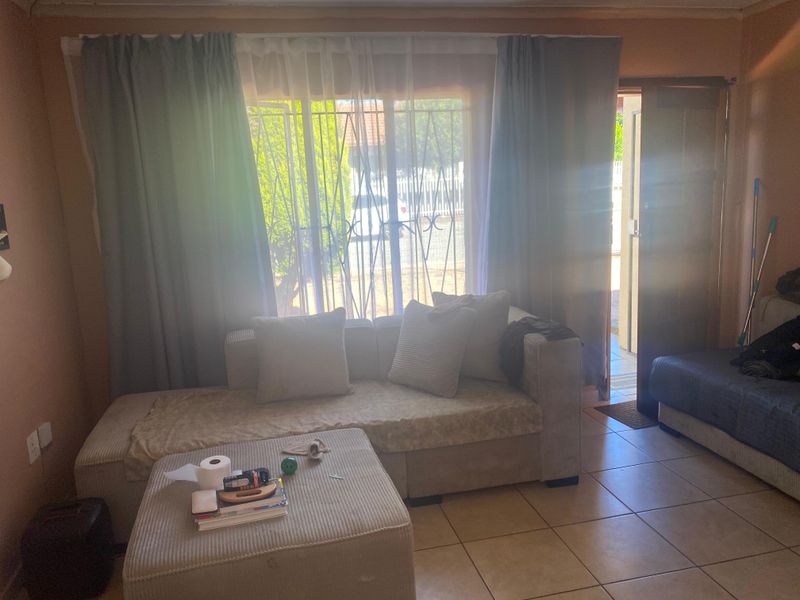 Calling All First Time Buyers And Property Investors ! - Photo 6