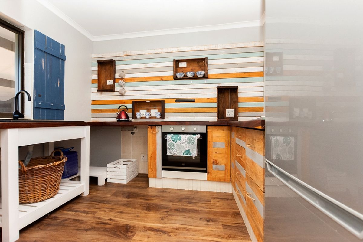 Clubhouse-Side Upstairs Apartment with Enclosed Braai Balcony - Photo 3