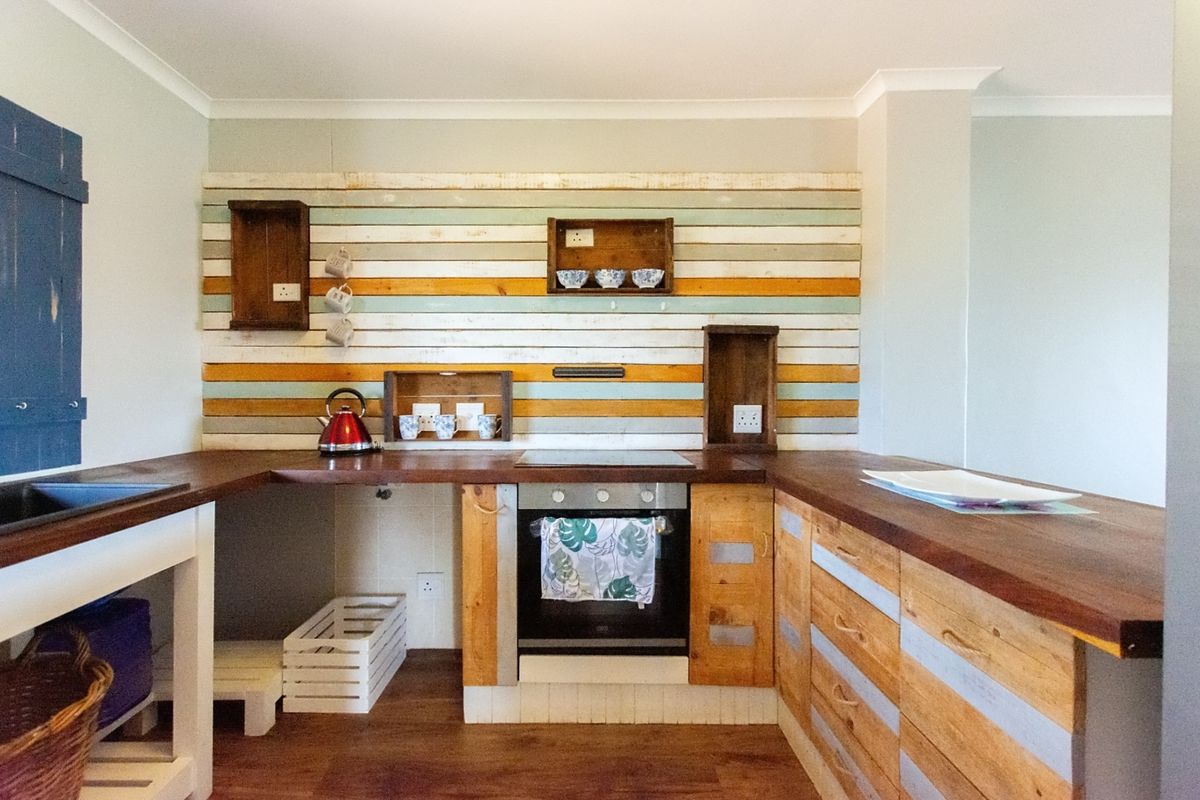 Clubhouse-Side Upstairs Apartment with Enclosed Braai Balcony - Photo 4