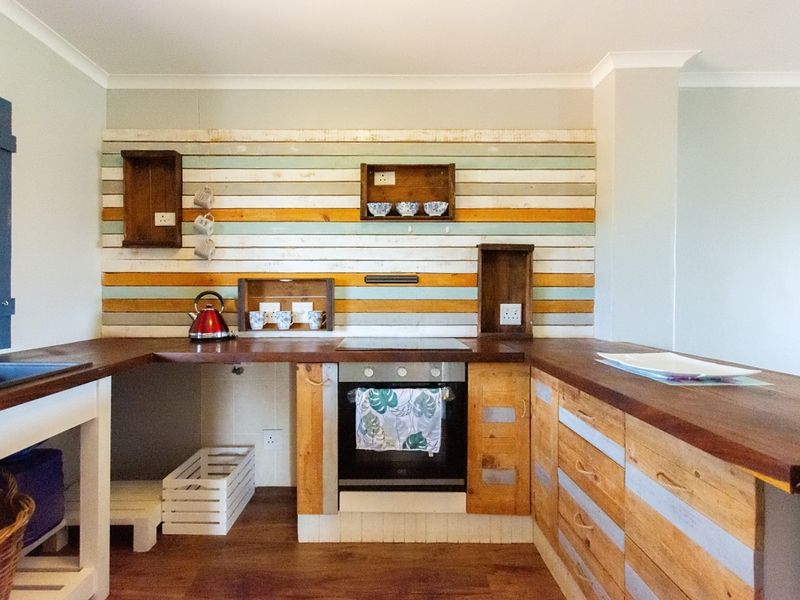 Clubhouse-Side Upstairs Apartment with Enclosed Braai Balcony - Photo 4