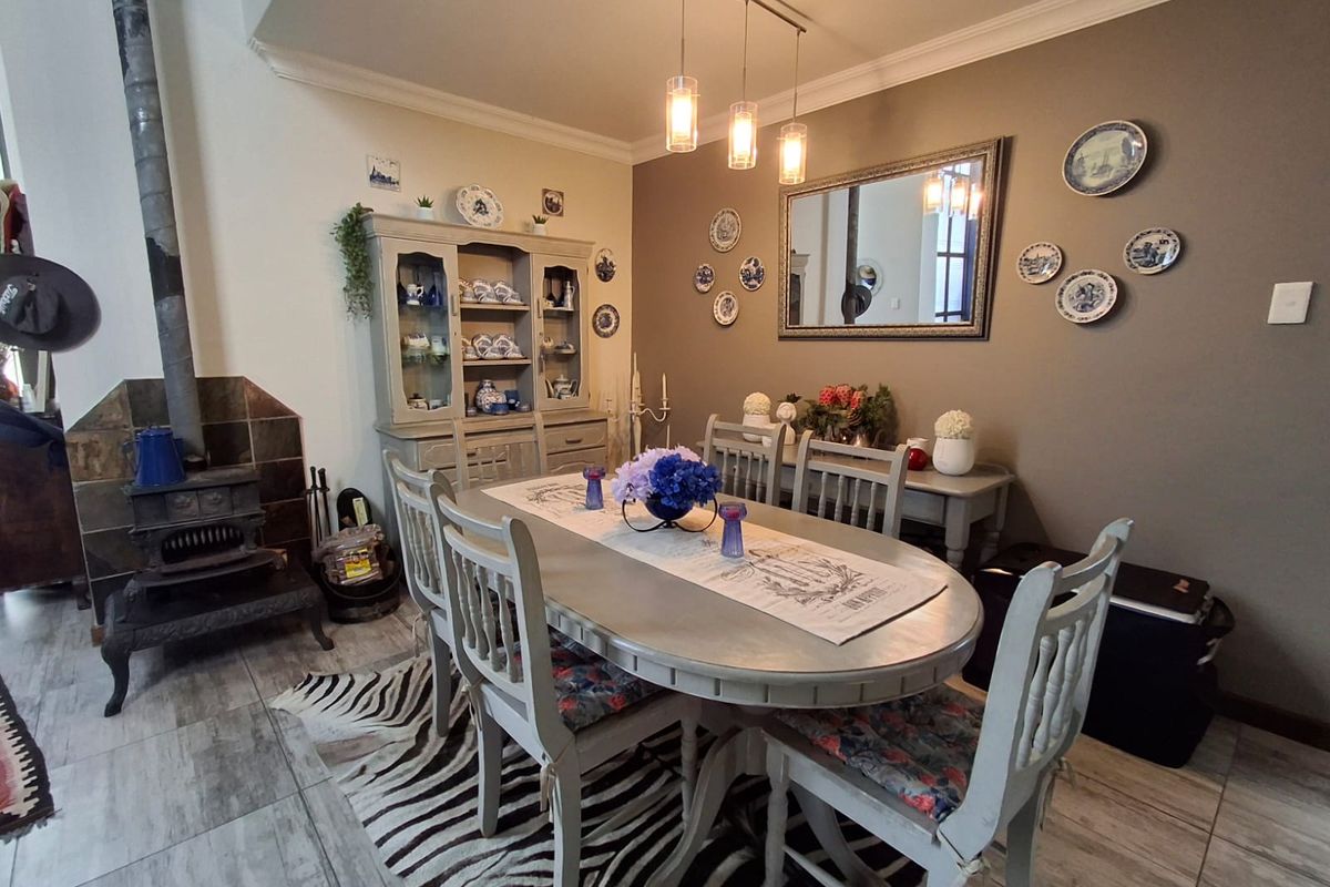 Picture-Perfect Family Home in Prestigious Golf Estate - Photo 5