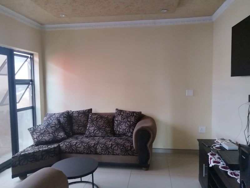 Welcome to Your Dream Home in Golden Gardens, Sebokeng - Photo 9