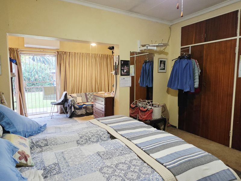 Spacious Family Home with Entertainment Areas and Large Yard - Photo 3