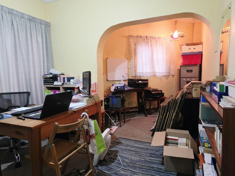 Spacious Family Home with Entertainment Areas and Large Yard - Photo 8
