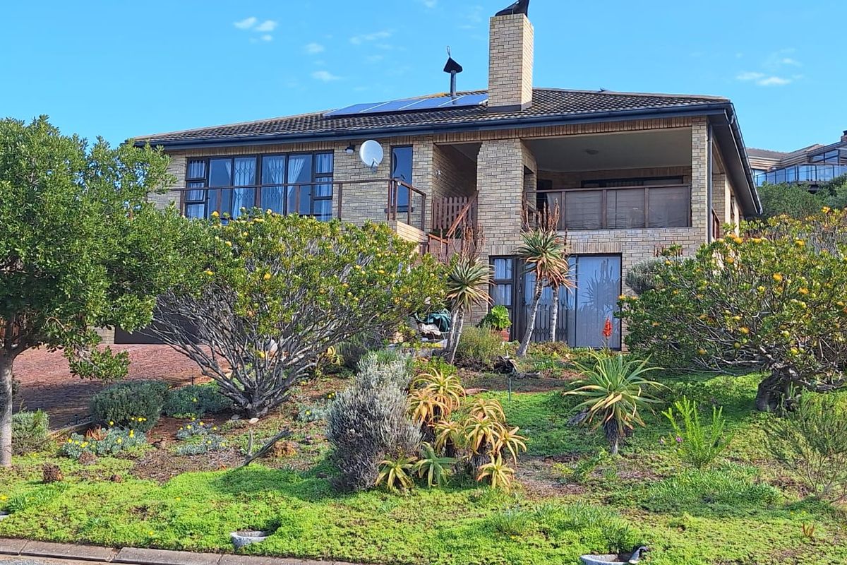 Charming Stilbaai West Home with Beautiful River Views. - Photo 2
