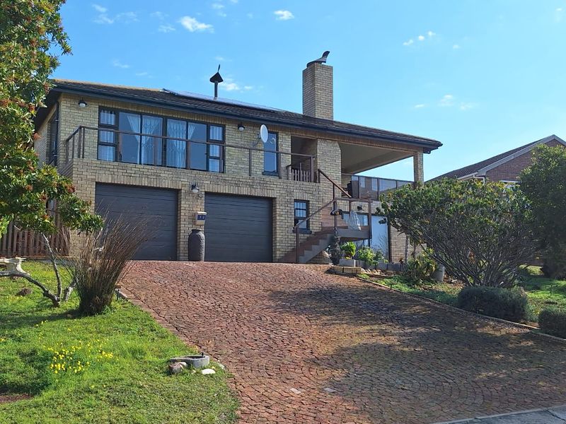 Charming Stilbaai West Home with Beautiful River Views. - Photo 3