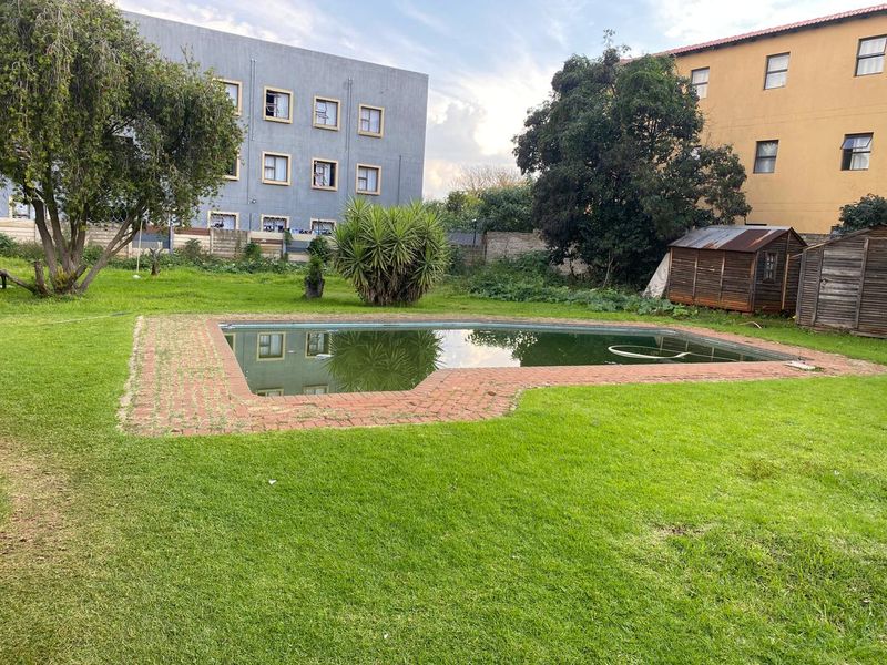 Discover this stunning 22-bedroom house in Bedworth Park, Vereeniging—perfect for luxury living or - Photo 3