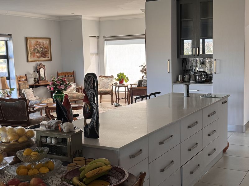 Sunny Single Level Living with Stunning Sea and Mossel Bay Views - Photo 3