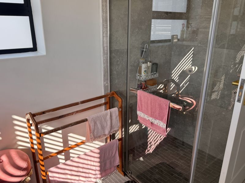 Sunny Single Level Living with Stunning Sea and Mossel Bay Views - Photo 9