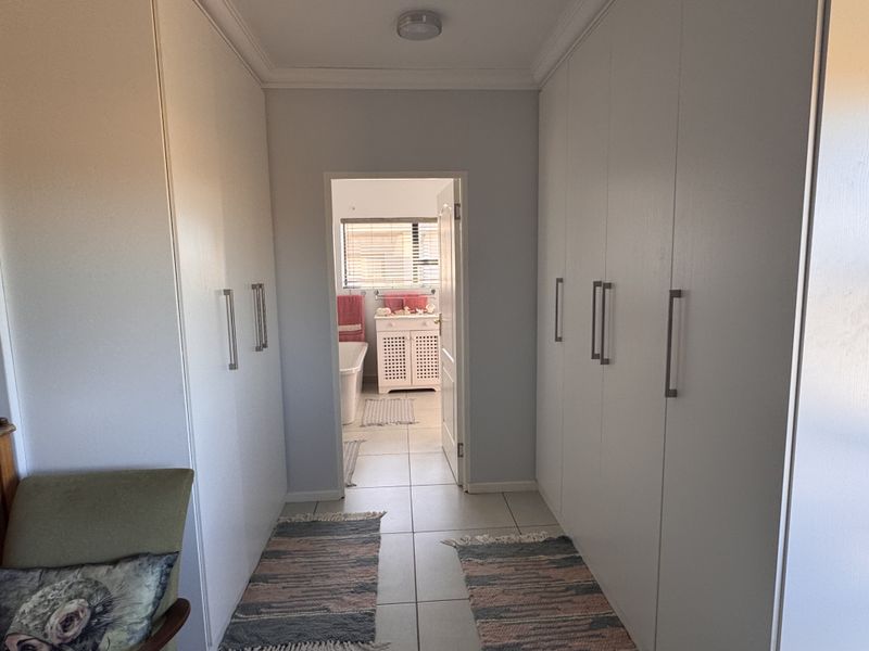 Sunny Single Level Living with Stunning Sea and Mossel Bay Views - Photo 10